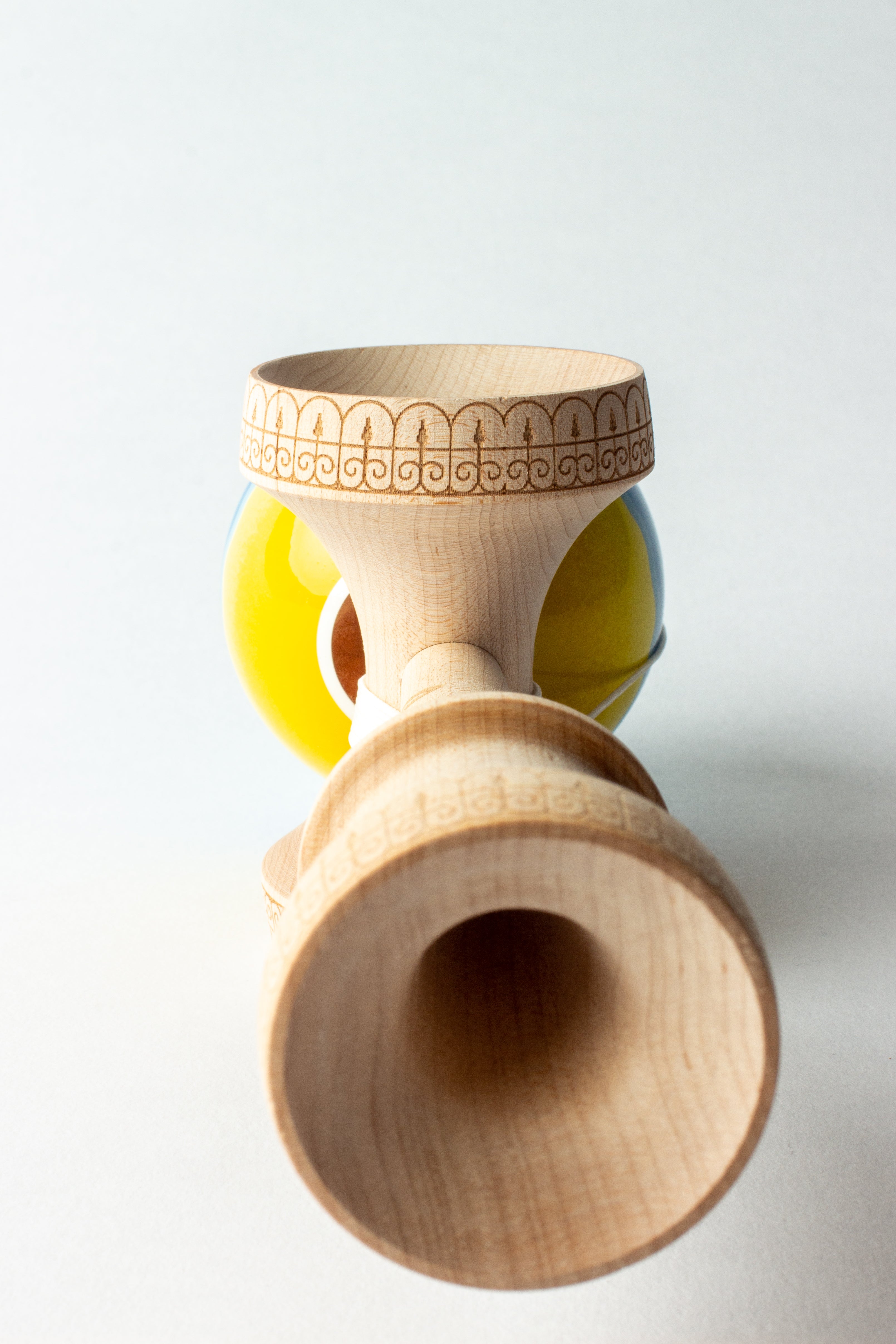 Kendama Pro model Juzzy Carter - Bleu/Jaune