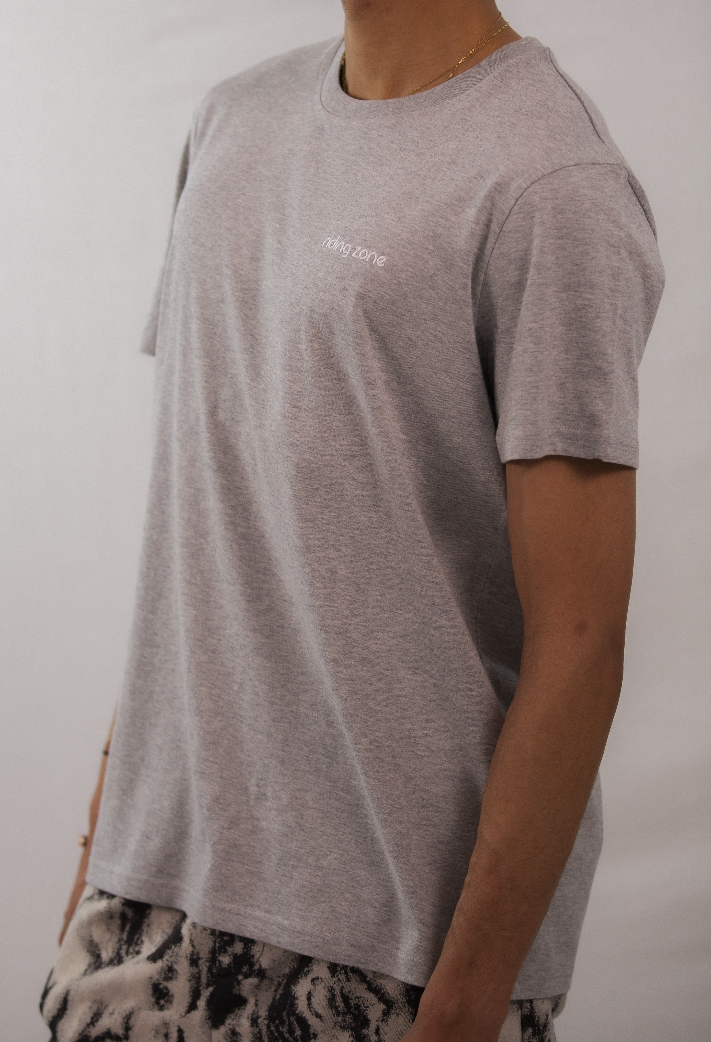 T-shirt brodé Gris