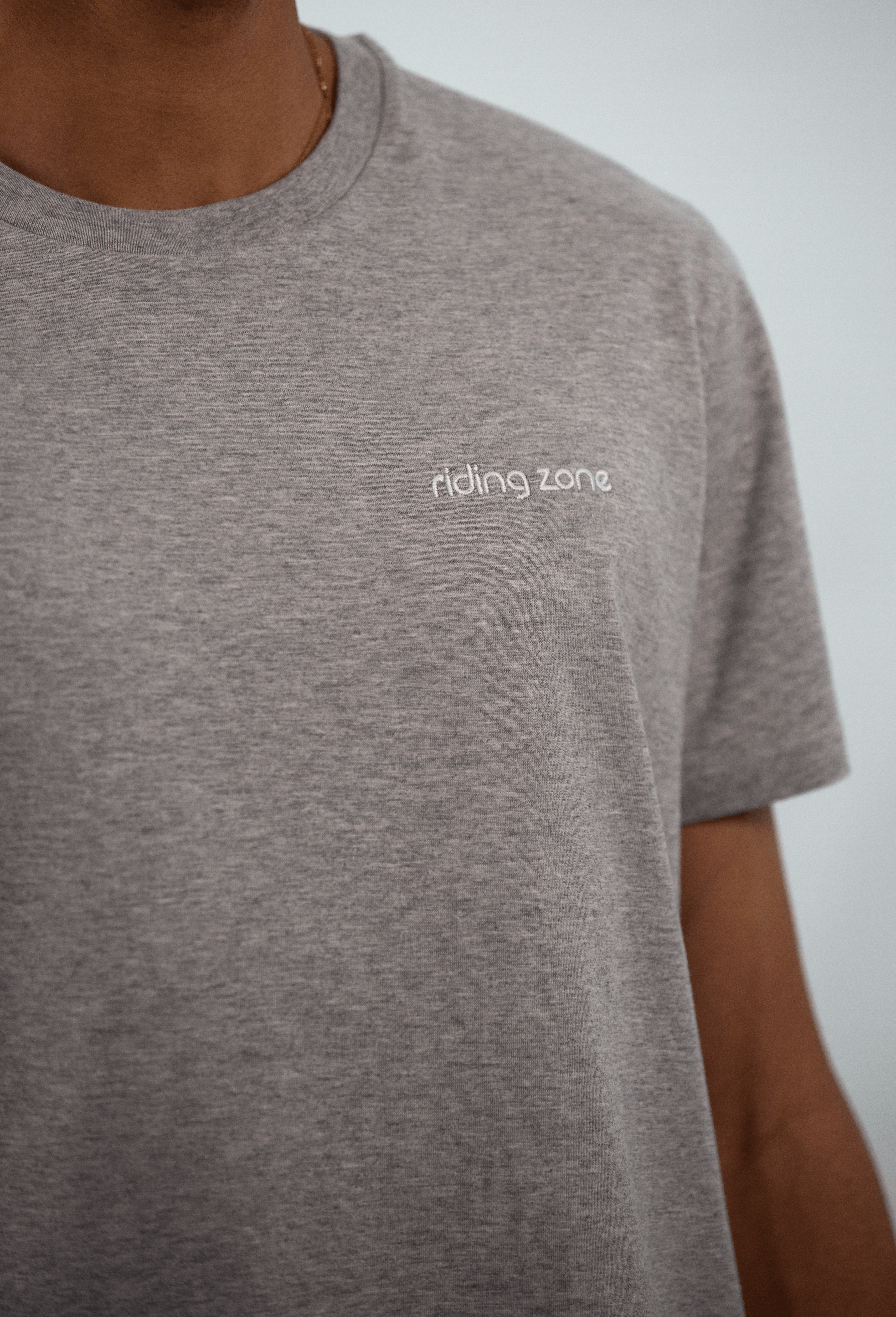 T-shirt brodé Gris